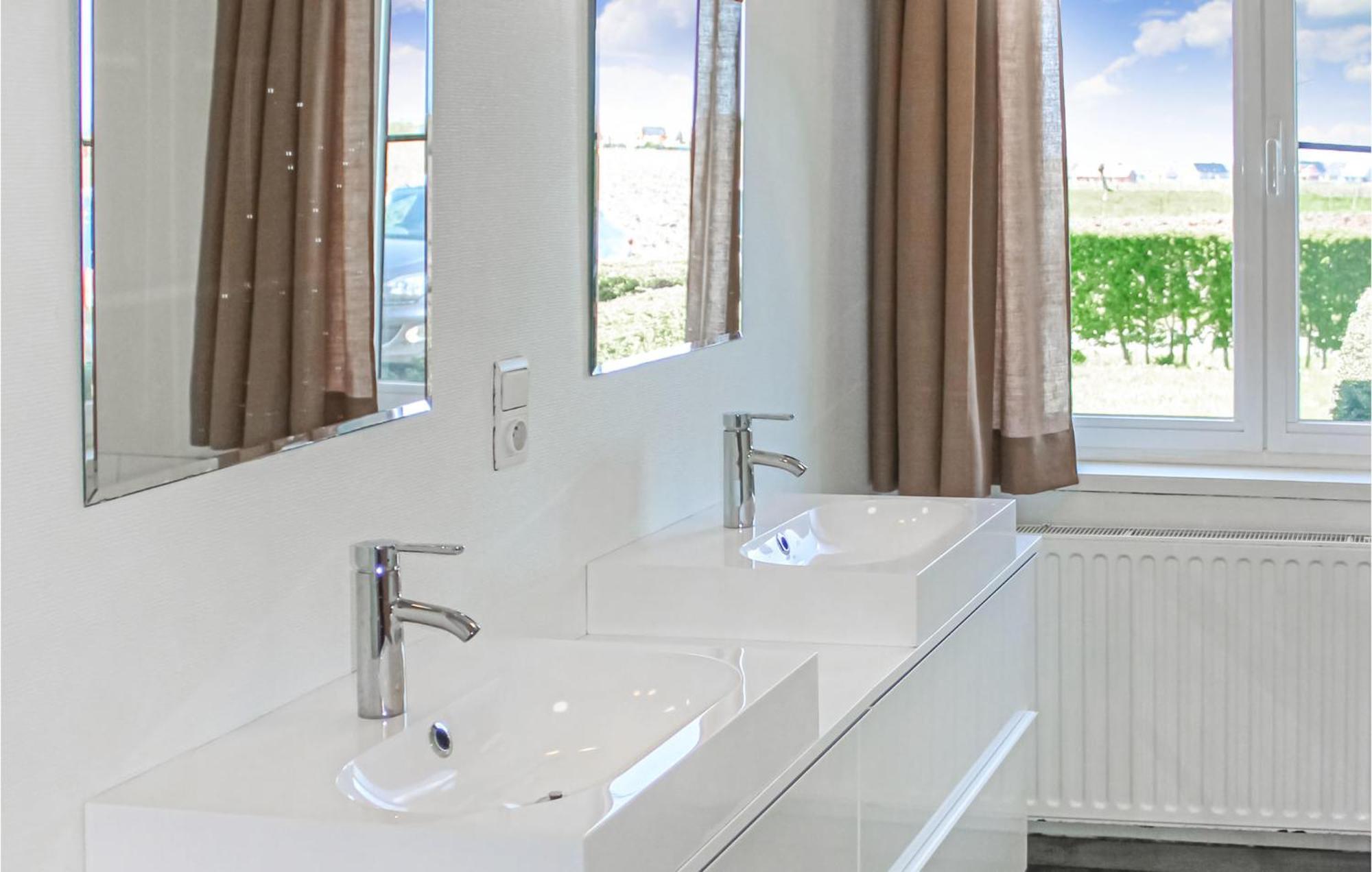 Beautiful Home In Diksmuide With Wifi Extérieur photo